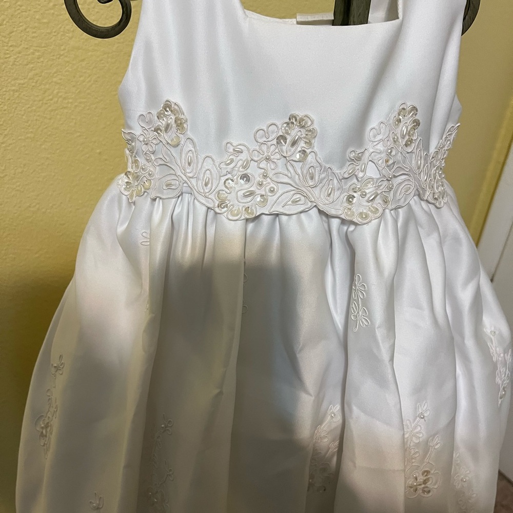 Elegant White Lace Baby Dress EXCLUSIVE OF DECORATION

christing gown
Size 1-2 - Picture 5 of 12